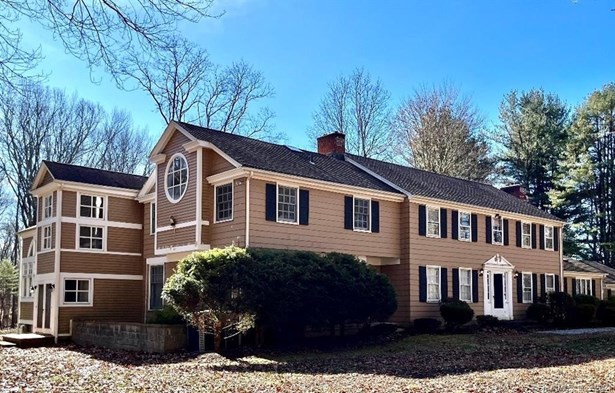 Single Family For Sale, Colonial - Woodbridge, CT