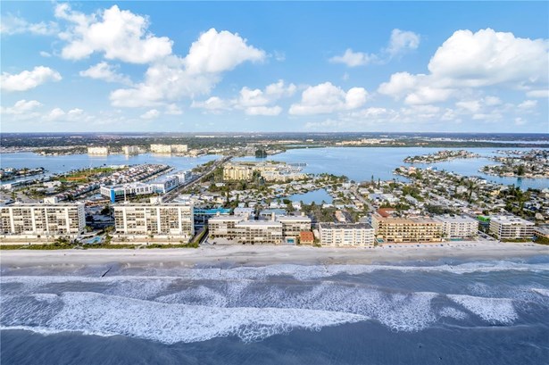 Condominium, Florida - MADEIRA BEACH, FL