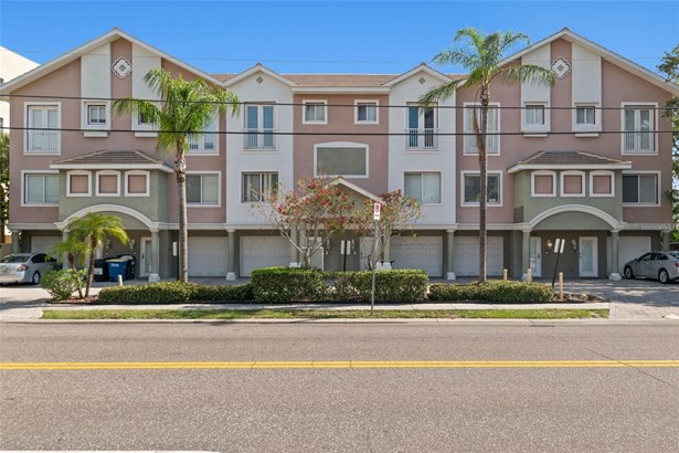 Townhouse - CLEARWATER, FL