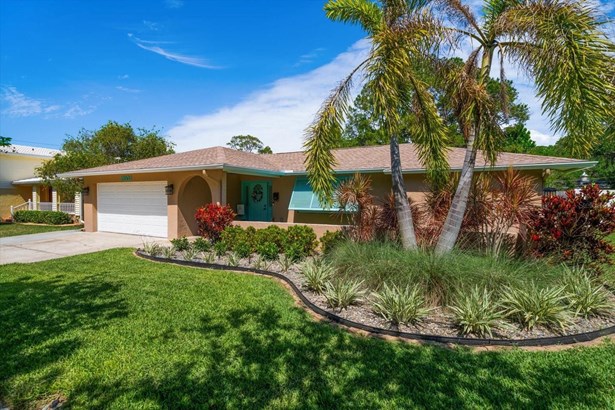 Single Family Residence, Coastal,Ranch - LARGO, FL