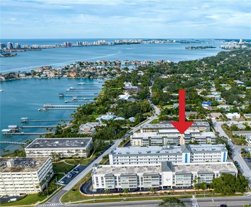 Condominium - BELLEAIR BLUFFS, FL