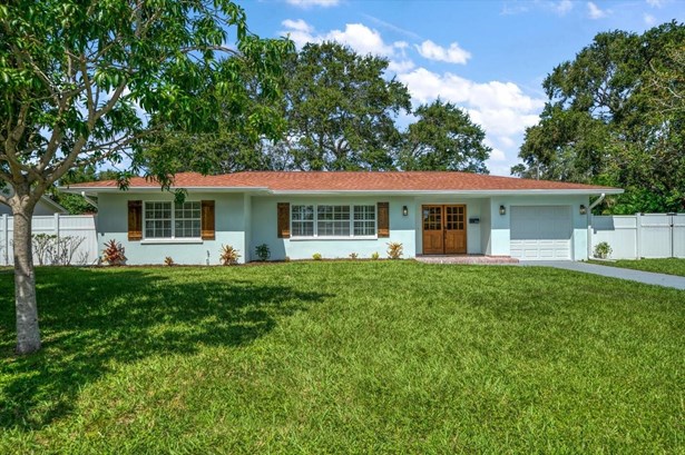 Single Family Residence, Florida - BELLEAIR, FL