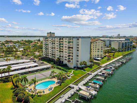 Condominium - CLEARWATER BEACH, FL