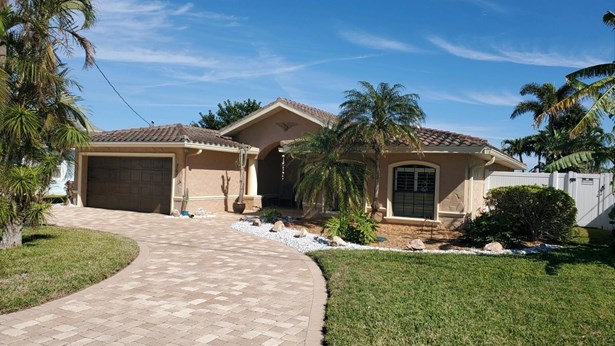 Single Family Residence, Ranch - MADEIRA BEACH, FL