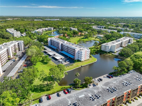 Condominium, Florida - SAINT PETERSBURG, FL