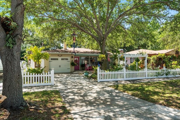 Single Family Residence, Bungalow,Florida - CLEARWATER, FL