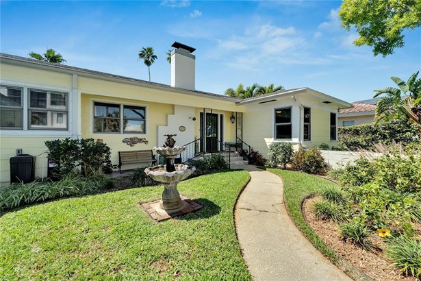 Single Family Residence, Ranch - CLEARWATER, FL