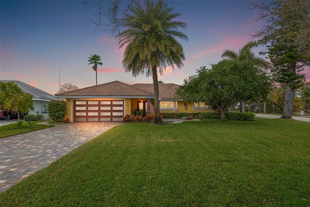 Florida,Traditional, Single Family Residence - ST PETE BEACH, FL