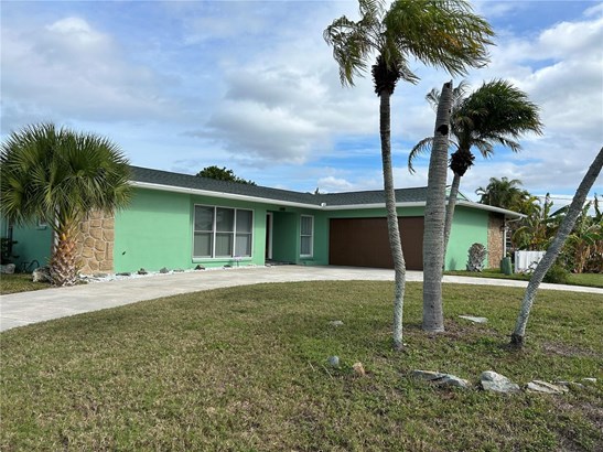 Single Family Residence - CLEARWATER BEACH, FL