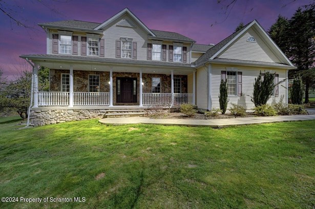 Colonial,Traditional, Single Family Residence - Spring Brook Twp, PA