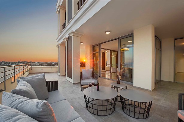 Amazing seafront triplex apartment image