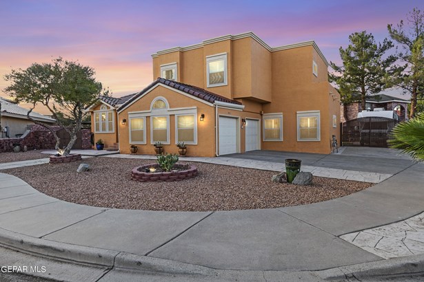 Single Family Residence, Custom,Multi-level - El Paso, TX