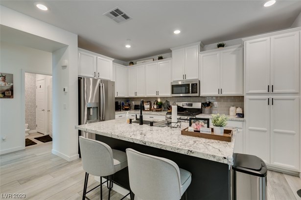 Townhouse, Two Story - Henderson, NV