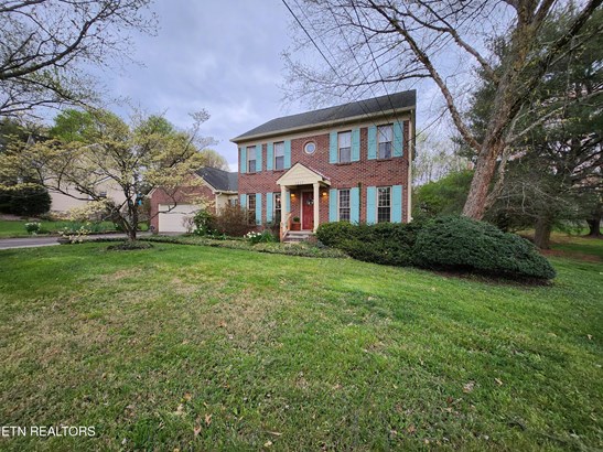 Colonial, 2 Story - Knoxville, TN