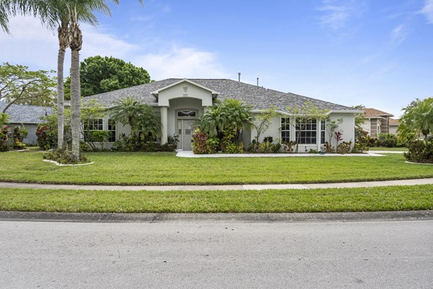 Single Family Residence, Traditional - Melbourne, FL