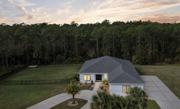 Single Family Residence, Traditional - West Melbourne, FL