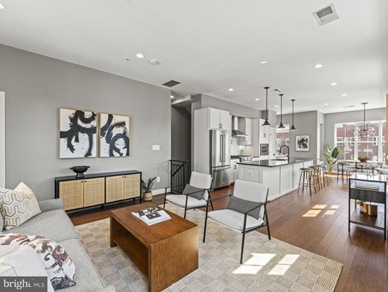 Traditional, Penthouse Unit/Flat/Apartment - WASHINGTON, DC