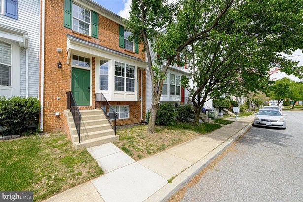 Colonial, Interior Row/Townhouse - WALDORF, MD