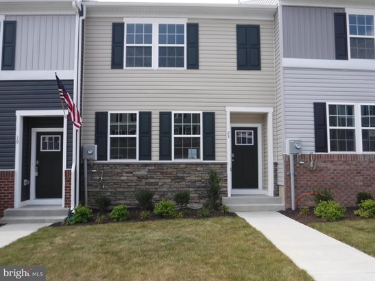 Traditional, End Of Row/Townhouse - MARTINSBURG, WV