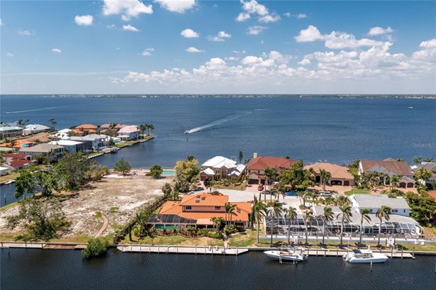 Single Family Residence - PUNTA GORDA, FL
