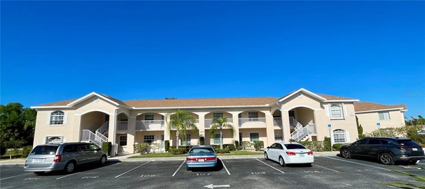 Condominium, Florida - LAKE SUZY, FL
