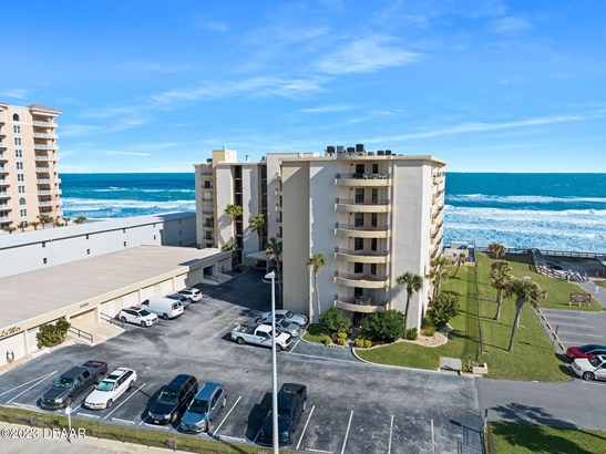 Condominium - Daytona Beach Shores, FL