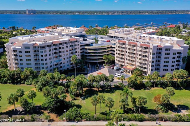 Condominium - Daytona Beach Shores, FL