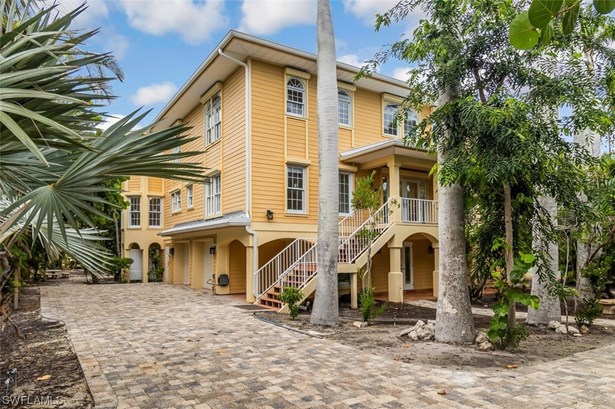 Two Story,Traditional, Single Family Residence - SANIBEL, FL