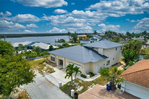Single Family Residence, Two Story - FORT MYERS BEACH, FL