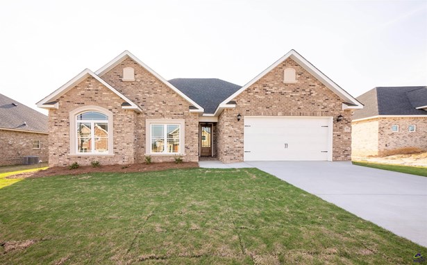Single Family Detached - Bonaire, GA