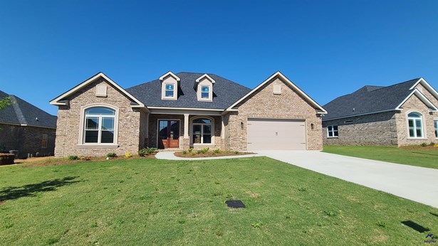 Single Family Detached - Bonaire, GA