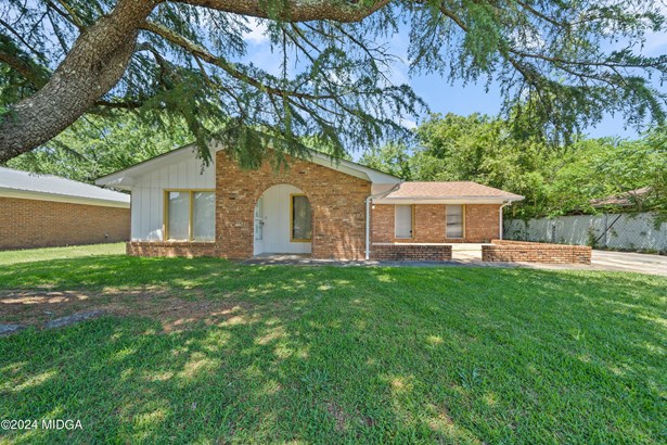 Single Family Residence, Traditional - Centerville, GA