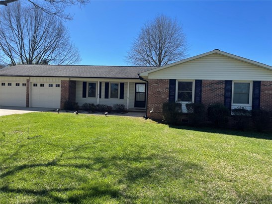 Single Family Residence - Statesville, NC