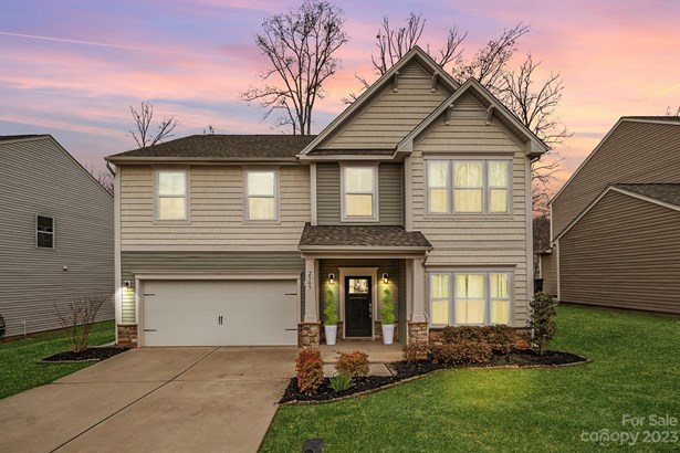 Transitional, Single Family Residence - Statesville, NC