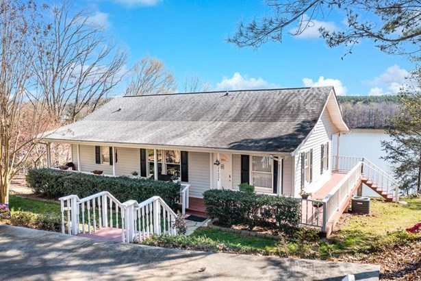Transitional, Single Family Residence - Albemarle, NC