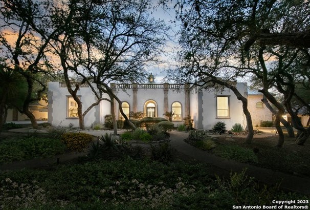 Single Family Detached - Shavano Park, TX