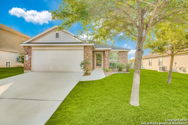 Single Family Detached - New Braunfels, TX