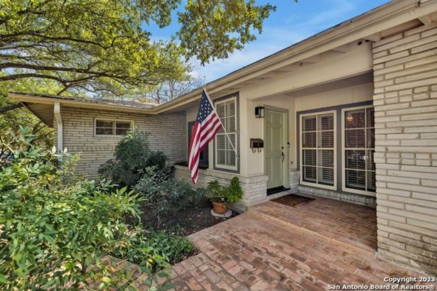 Single Family Detached - Terrell Hills, TX