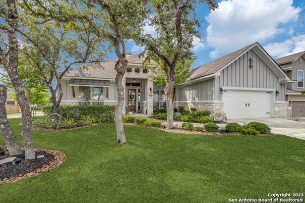 Single Family Detached - Fair Oaks Ranch, TX