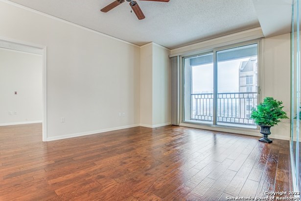 High-Rise (8+ Stories) - San Antonio, TX