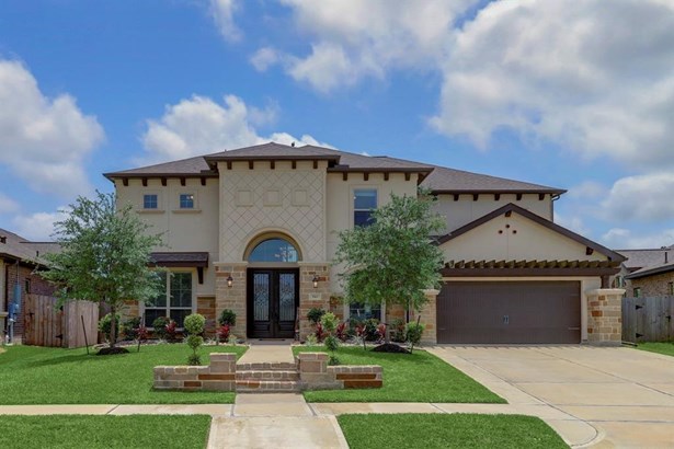 Traditional, Single-Family - Friendswood, TX