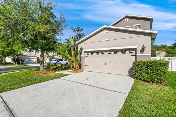 Single Family Residence, Traditional - WESLEY CHAPEL, FL