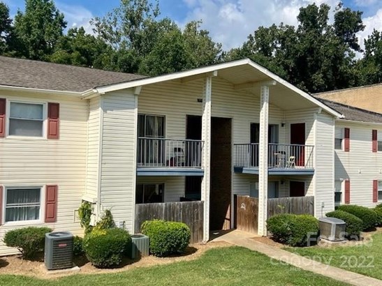 Condominium, Traditional - Charlotte, NC