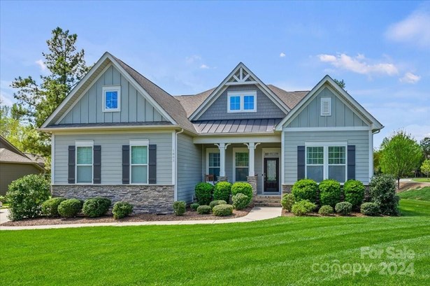 Transitional, Single Family Residence - Stallings, NC