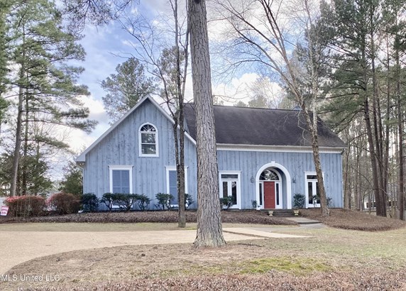Dutch Colonial, Single Family Residence - Flowood, MS