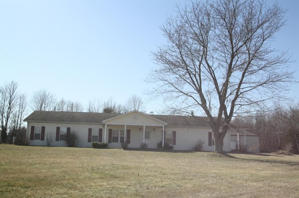 Single Family Residence, Ranch - Versailles, IN