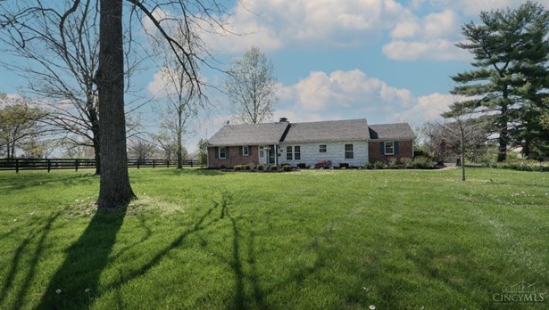 Single Family Residence, Ranch - Fairfield Twp, OH