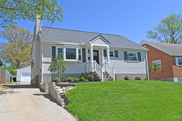Cape Cod, Single Family Residence - Sycamore Twp, OH