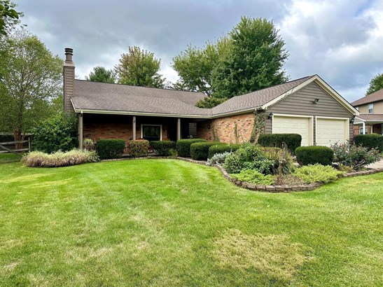 Transitional, Single Family Residence - Pierce Twp, OH