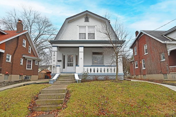Single Family Residence, Colonial - Cheviot, OH